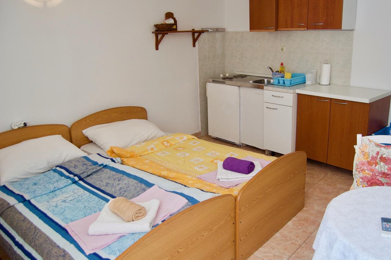 Apartments Petricevic ฮวาร์ ภายนอก รูปภาพ