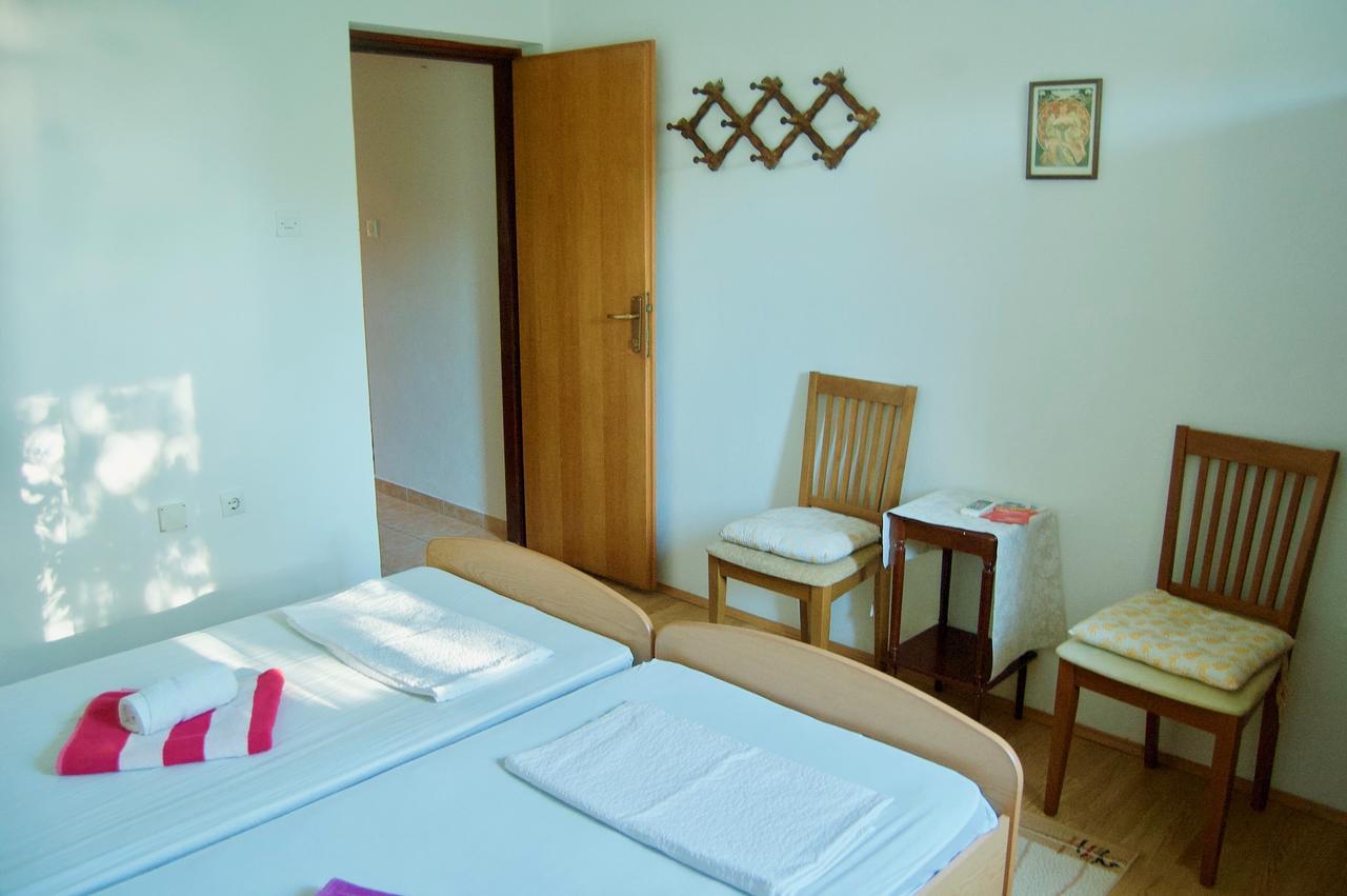 Apartments Petricevic ฮวาร์ ภายนอก รูปภาพ