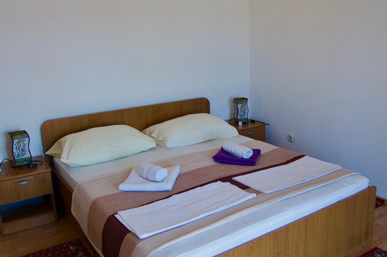 Apartments Petricevic ฮวาร์ ภายนอก รูปภาพ