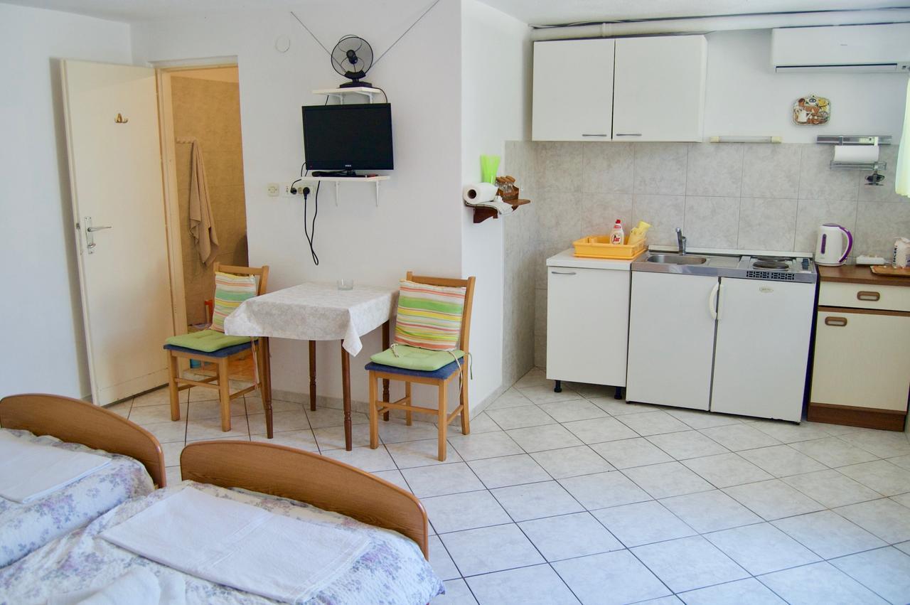 Apartments Petricevic ฮวาร์ ภายนอก รูปภาพ